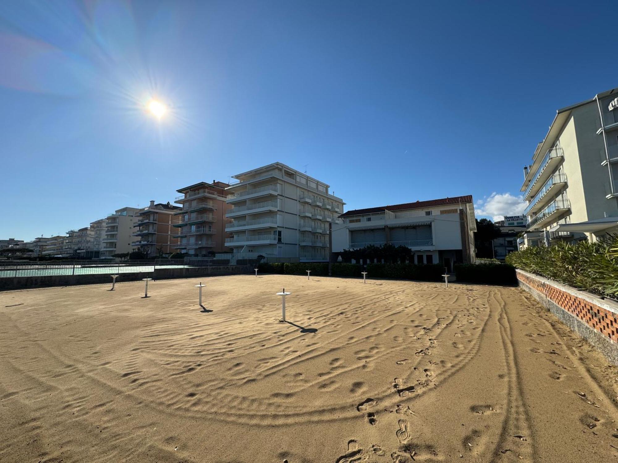 App4Rent Villa Zanetti - Appartamenti Con Spiaggia Privata Frontemare Lido di Jesolo Kültér fotó