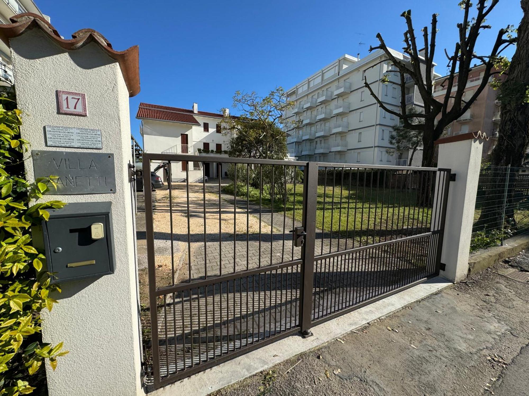 App4Rent Villa Zanetti - Appartamenti Con Spiaggia Privata Frontemare Lido di Jesolo Kültér fotó